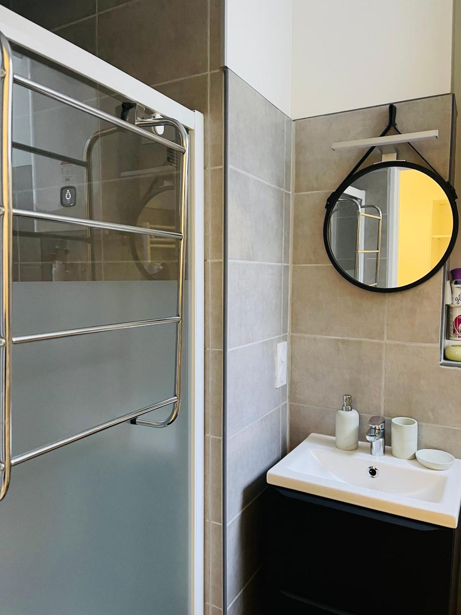 Le Caubous Plein Centre Appartement Calme Avec Chambre Et Cuisine Equipee Bagneres-de-Bigorre Ngoại thất bức ảnh